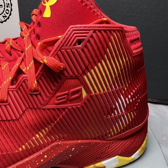 UA Curry 2.5 Rocket Red 1274425-602 Red Yellow White Men Size 10.5 Preowned RARE